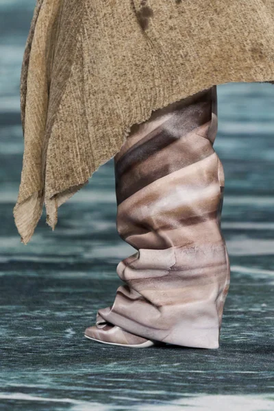 Look 240